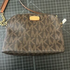Michael Kors crossbody signature handbag!